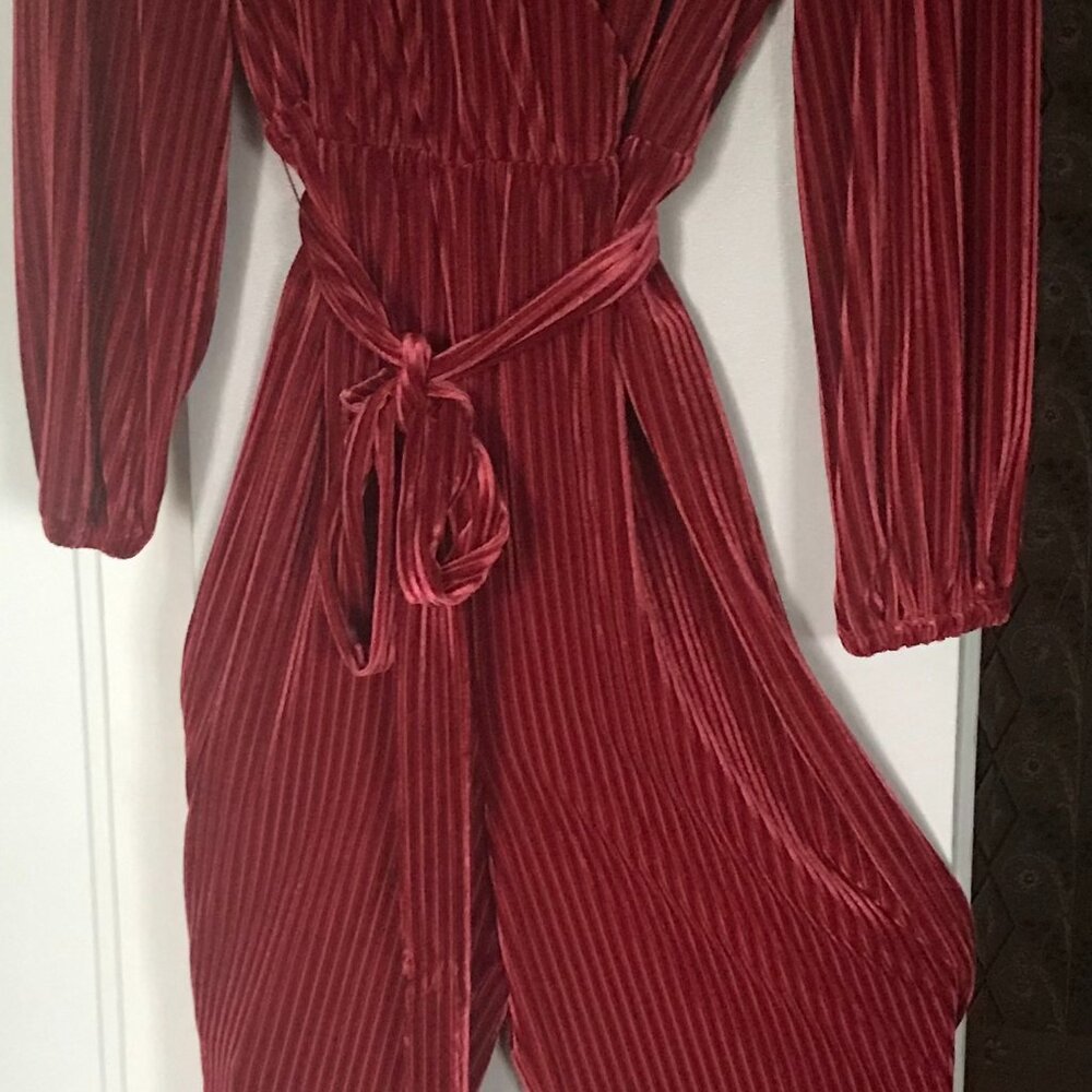 Ali & Jay Velvet Belted Jumpsuit Size Small Pants Pleated Wide Leg